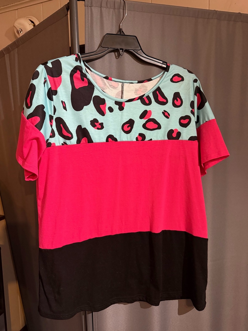 Women’s Colorblock Leopard Print Short Sleeve Top - Pink/Light Blue/Black
